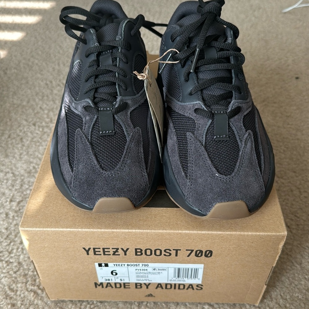 Yeezy Boost 700 Utility Black